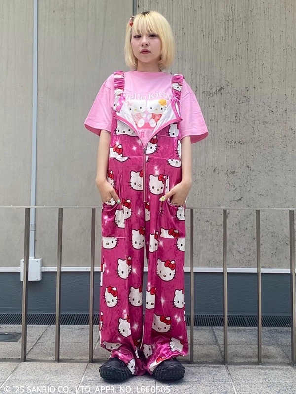 HELLO KITTY】SUPER CUTE♡ TEE | Candy Stripper