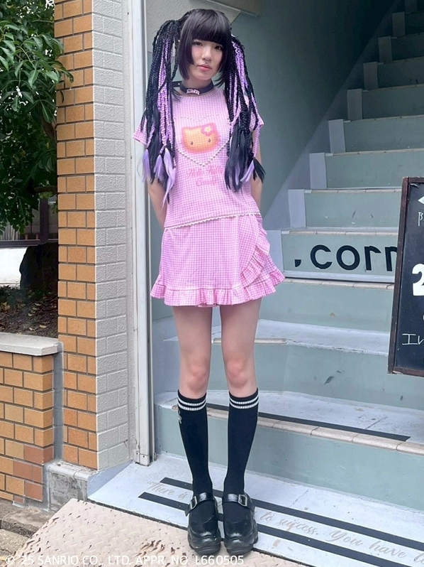 HELLO KITTY】GINGHAM CHECK BABY TEE | Candy Stripper（キャンディ