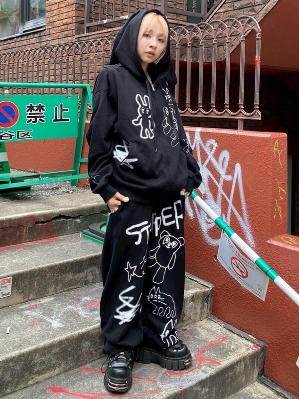 GRAFFITI PRINT PANTS | Candy Stripper（キャンディ