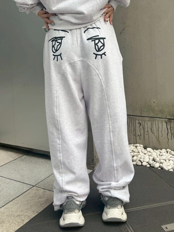 SLDO ホワイト スウェット ジッパーポケット付き 2025-11-06のスタイリング | snapboard投稿詳細