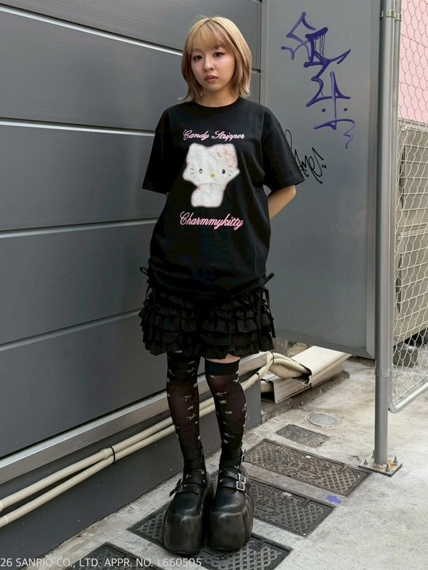 CHARMMYKITTY】PHOTO TEE | Candy Stripper（キャンディ ストリッパー
